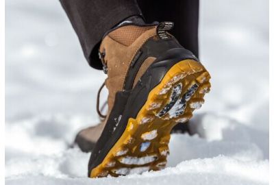 Zimowe buty trekkingowe Vibram – solidna podeszwa i wysoka odporność na śnieg oraz wilgoć.