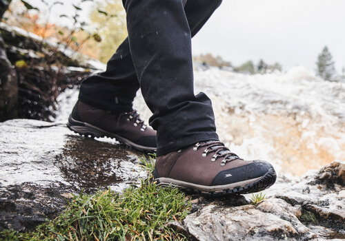 Wyprawa w góry jesienią – jak wybrać buty trekkingowe męskie?